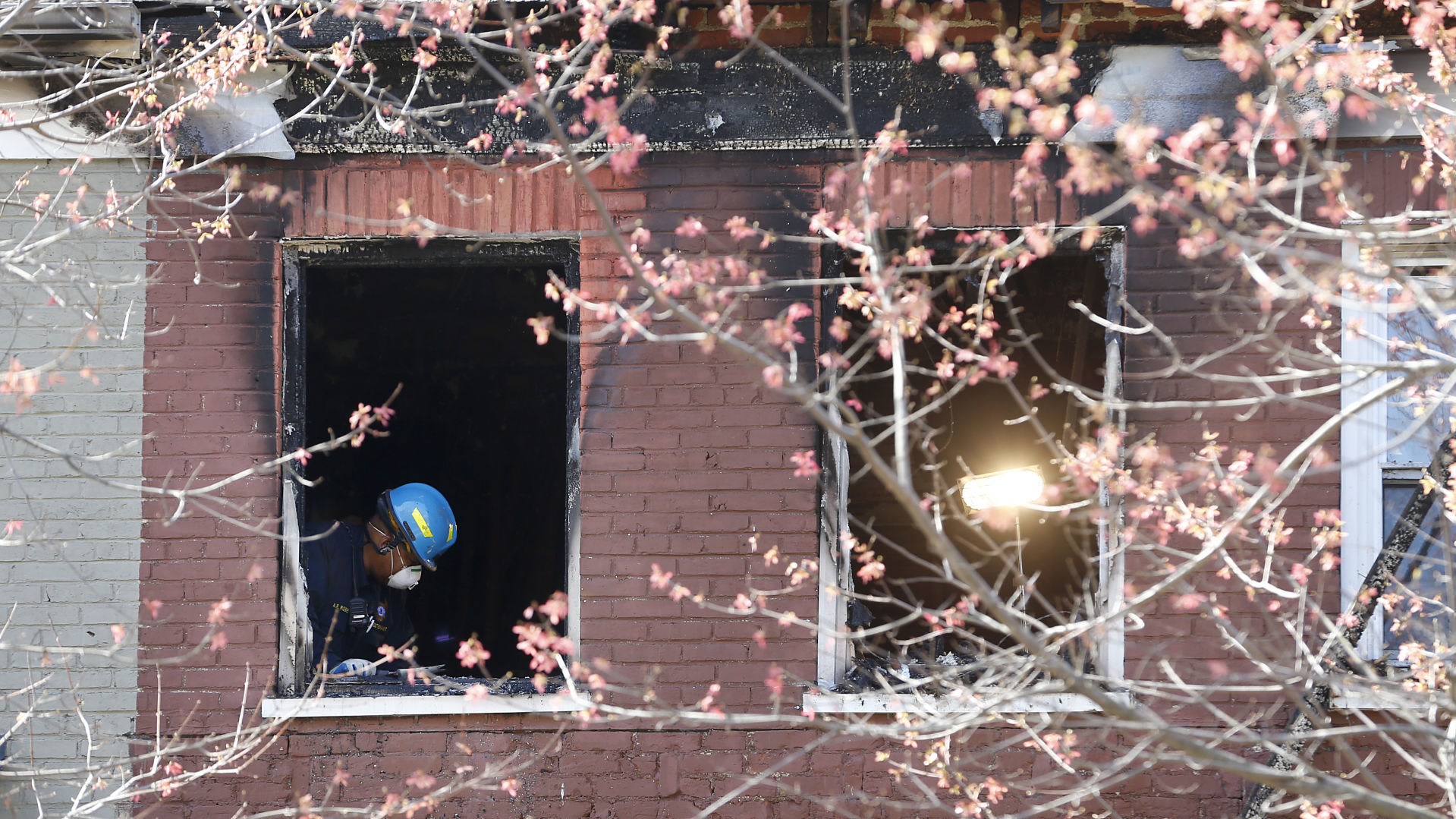 20190405_MET_FIRE_AWE01